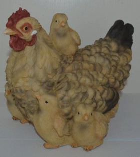 25cm Sitting Brown Hen With Chikabiddy